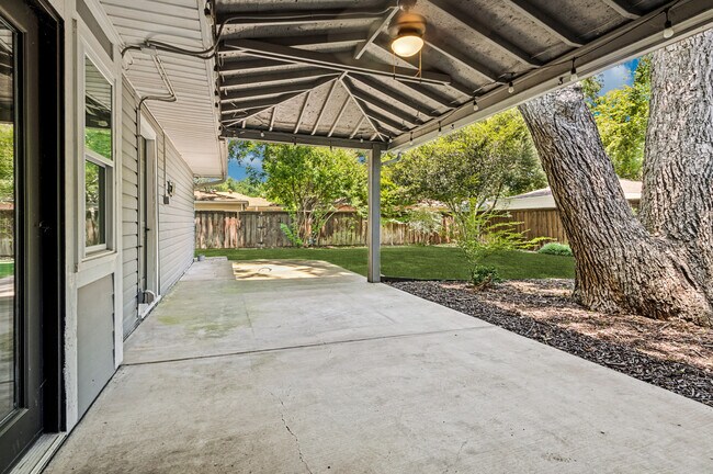 Building Photo - 7105 Bennington Dr