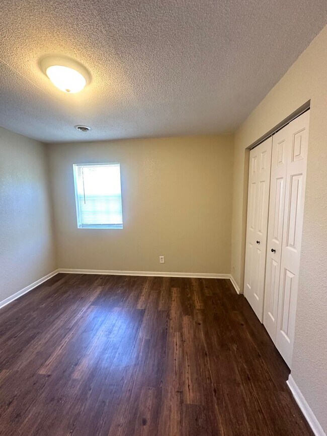 Building Photo - S0101-MF3-E1