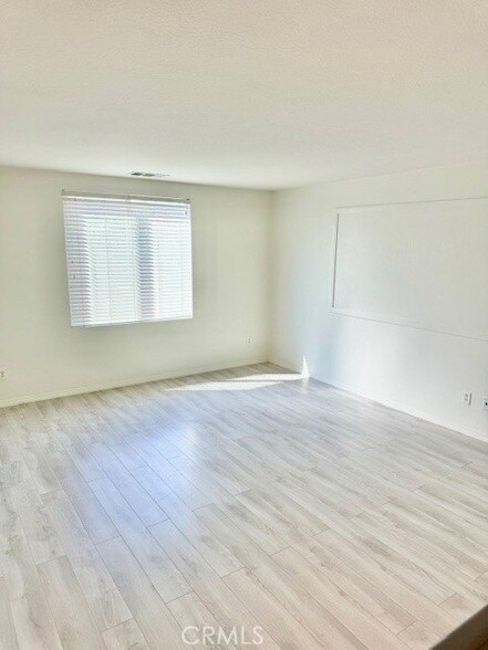 Building Photo - 1562 Cheshire Dr