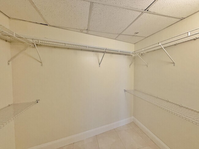 Building Photo - 3000 N Ocean Dr