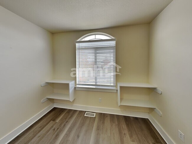 Building Photo - 4915 W 150 N