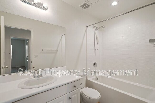 Building Photo - 29308 Abelia Ln