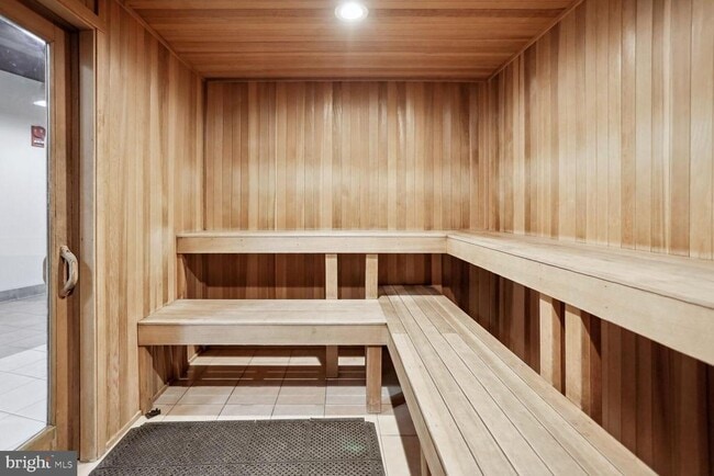 Building Photo - 1021 Arlington Blvd