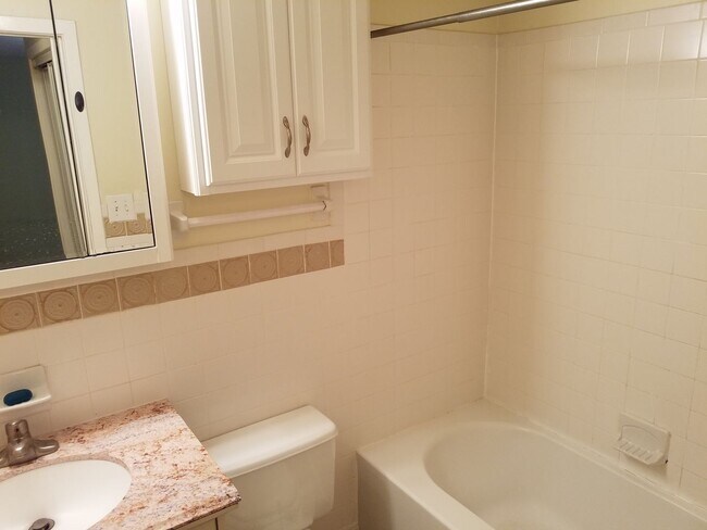 Building Photo - Adorable  second level Studio Condo available mid September!