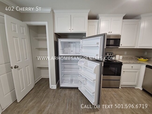 Building Photo - 402 Cherry St | $1495 | 3 beds, 2 full baths