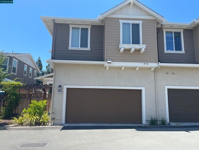 Building Photo - 777 Country Club Dr