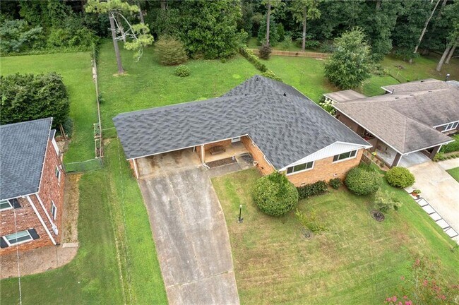 Building Photo - 1435 Thomas Rd