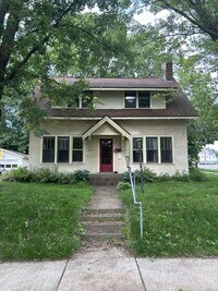Building Photo - 4 Bedroom, 1.5 Bathroom Student Rental - A...