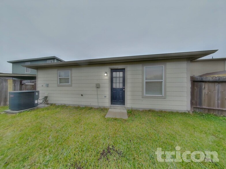 Building Photo - 6535 Providence View Ln