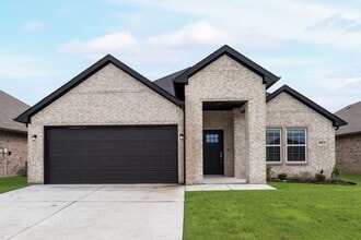 Building Photo - Contemporary Comfort Awaits in Greenville, TX