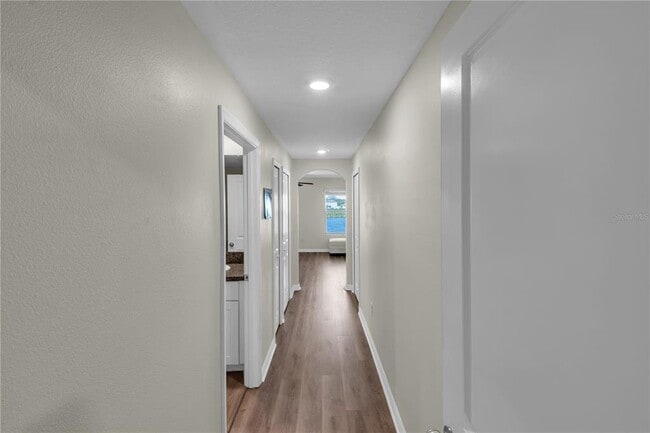 Building Photo - 736 Royal Empress Dr