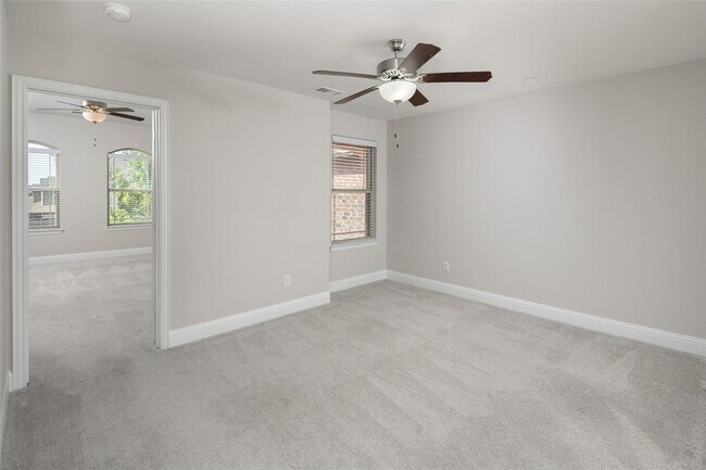 Building Photo - Beautiful 3-Bedroom Townhome in Prime Allen Location!