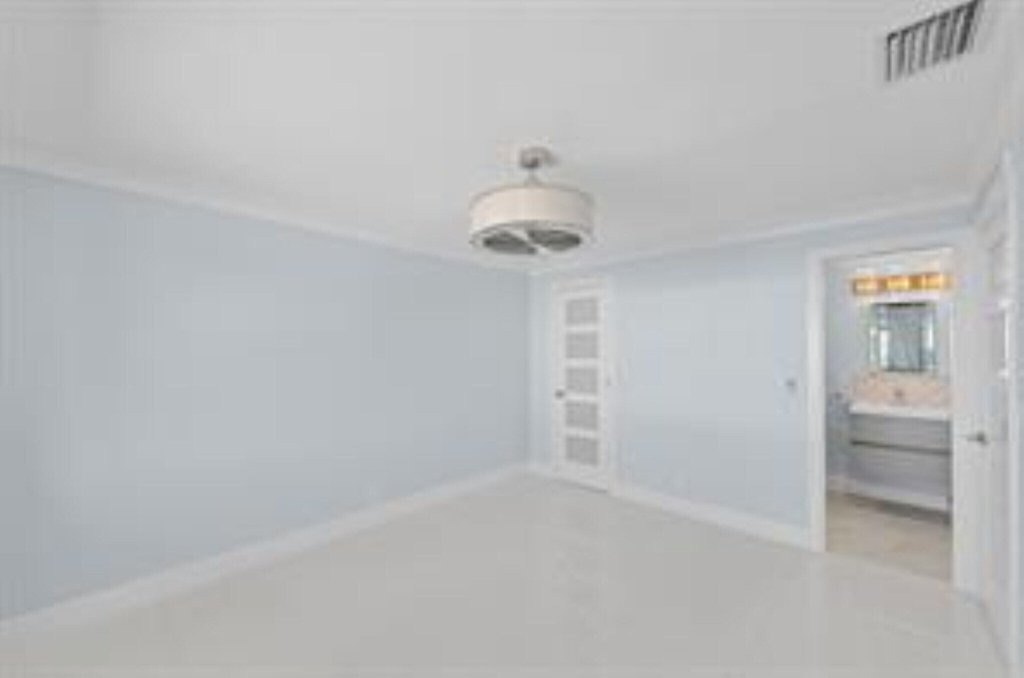 Building Photo - 3220 Bayview Dr