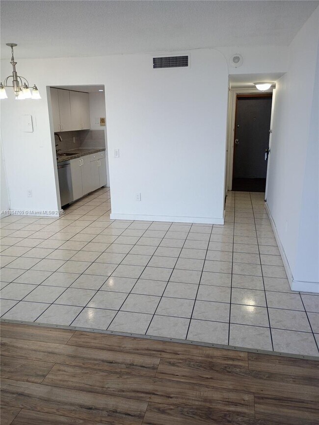 Building Photo - 2075 NE 164th St