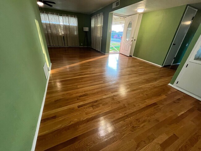 Building Photo - Cozy Home for rent in Tulare