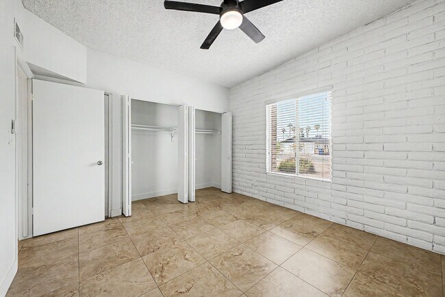 Building Photo - 1297 W 5th St