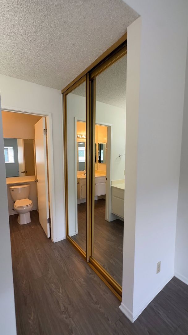 Building Photo - 2 Bdrm Condo in the Gated Saratoga Community