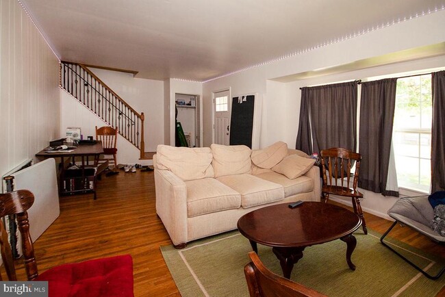 Building Photo - 10 Sherwood Ln