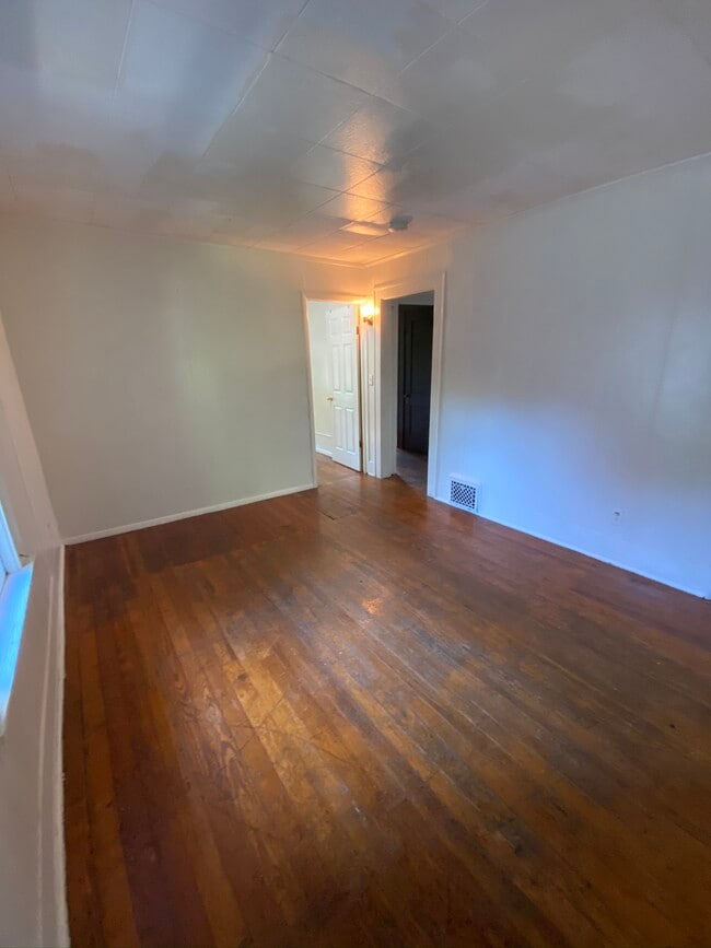 Building Photo - Private Room 714
