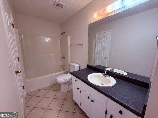 Building Photo - 4825 Red Oak Dr