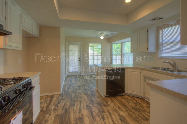 Building Photo - 2520 W Honolulu St