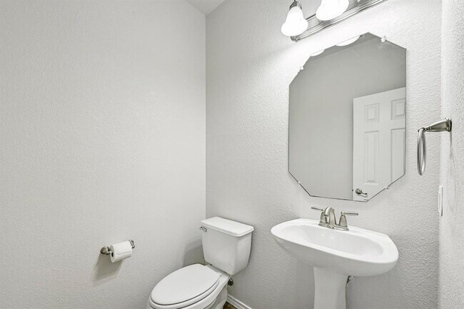 Building Photo - 1921 Sand Creek Rd