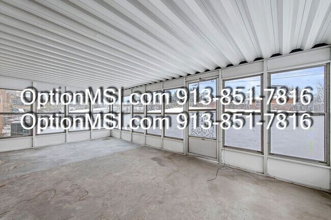 Building Photo - Charming Updated Home in a Convenient KC Location!