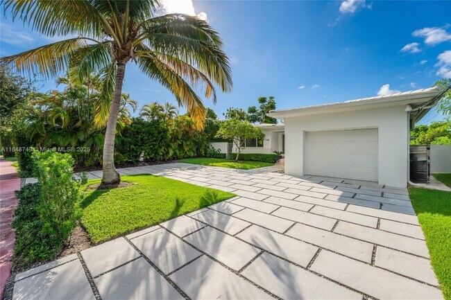 Building Photo - 740 S Shore Dr