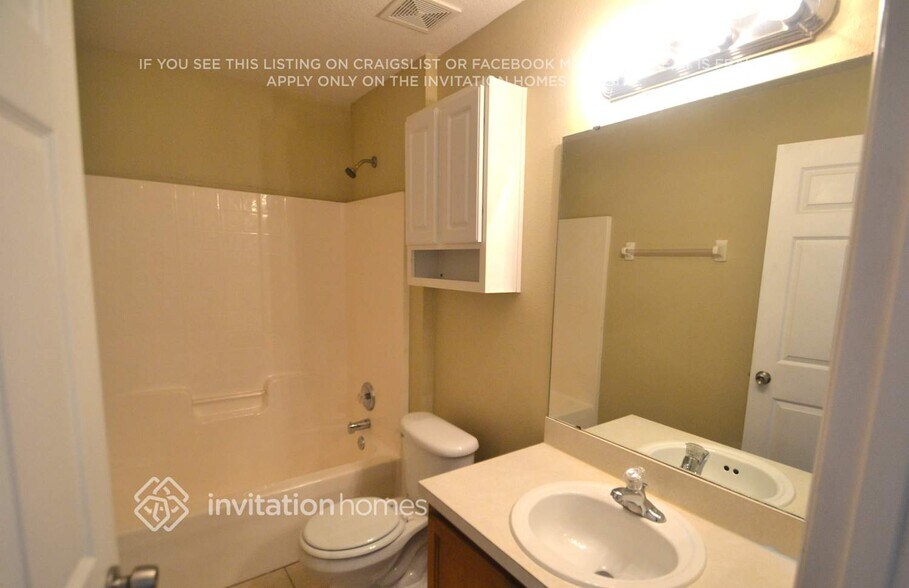 Building Photo - 727 Versailles Ln