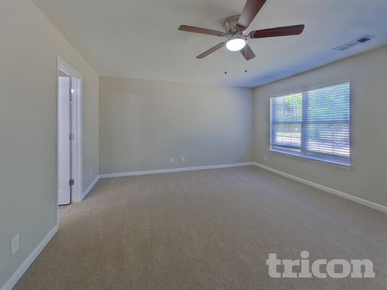 Building Photo - 1030 Riverclift Dr