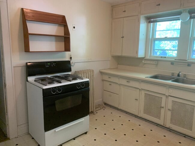 Building Photo - 454 Summit Ave