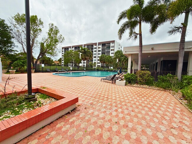 Building Photo - 1244 S Military Trail