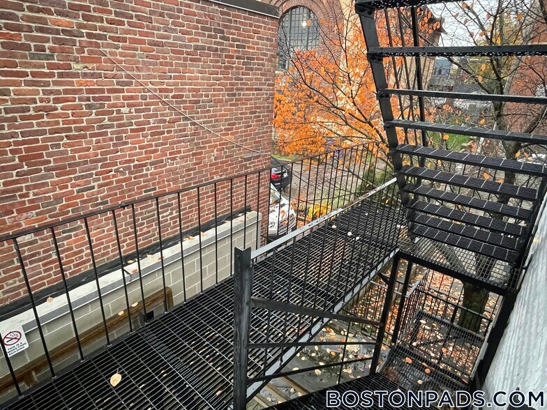 Building Photo - 1922 Columbus Ave