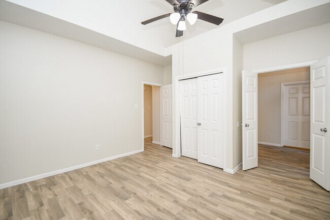 Building Photo - 139 Skycrest Dr