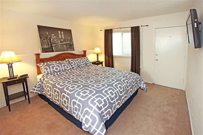 Building Photo - 124 34th St