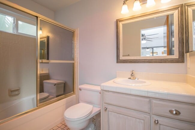 Building Photo - 2 Bed & 2 Bath Beach Condo with ocean view!