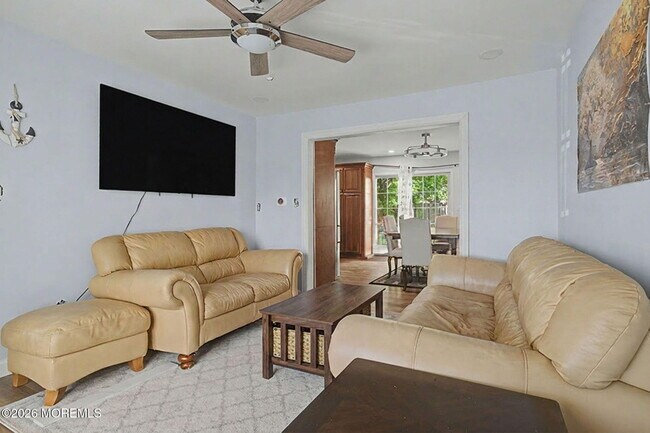 Building Photo - 450 Beachway Ave