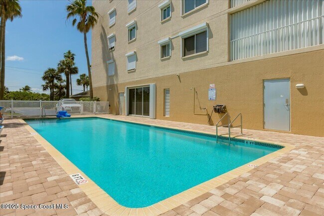 Building Photo - 1575 N Hwy A1A