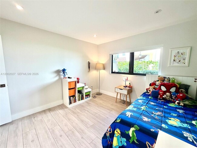 Building Photo - 815 Valencia Ave