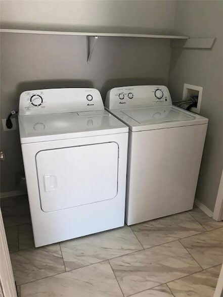 Building Photo - 266 Christy Ln