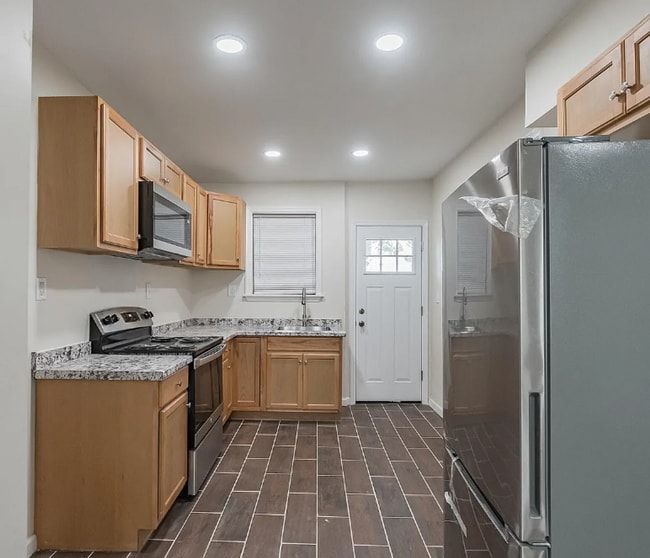 Building Photo - Renovated 3BR Row Home in Philadelphia