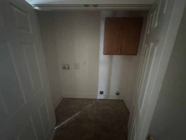 Building Photo - 111 Shull St