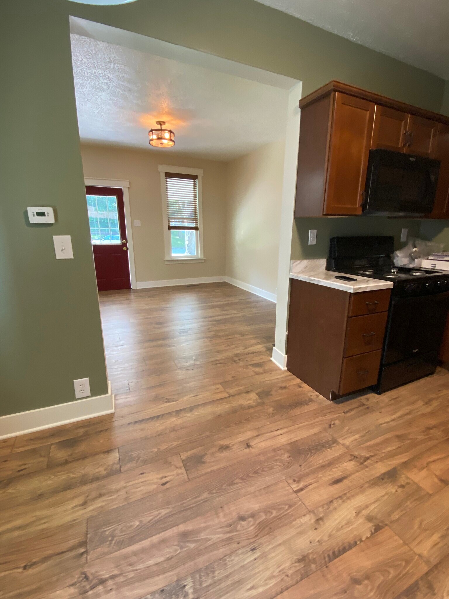Building Photo - 644 Perrin Ave