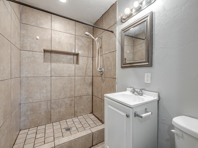 Building Photo - 1314 SE 40th St