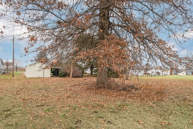 Building Photo - North Side Gem – 2-Bedroom with Garage & C...