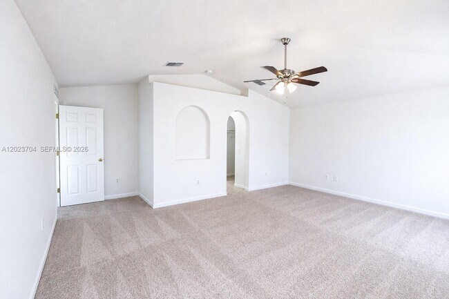 Building Photo - 6136 NW Gaylord Terrace