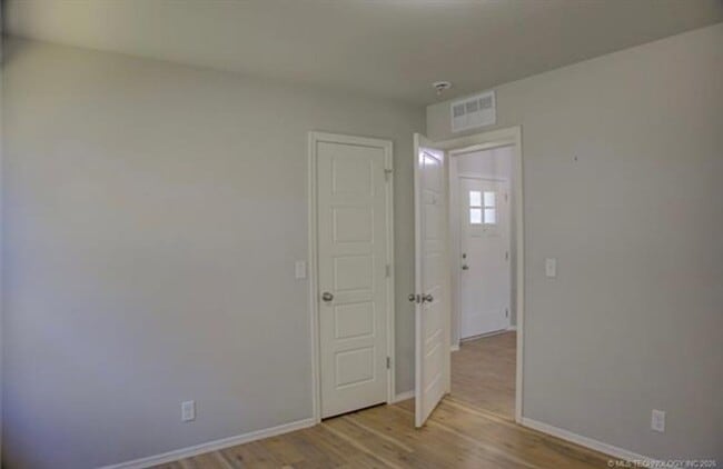 Building Photo - Welcome to this cozy home!
