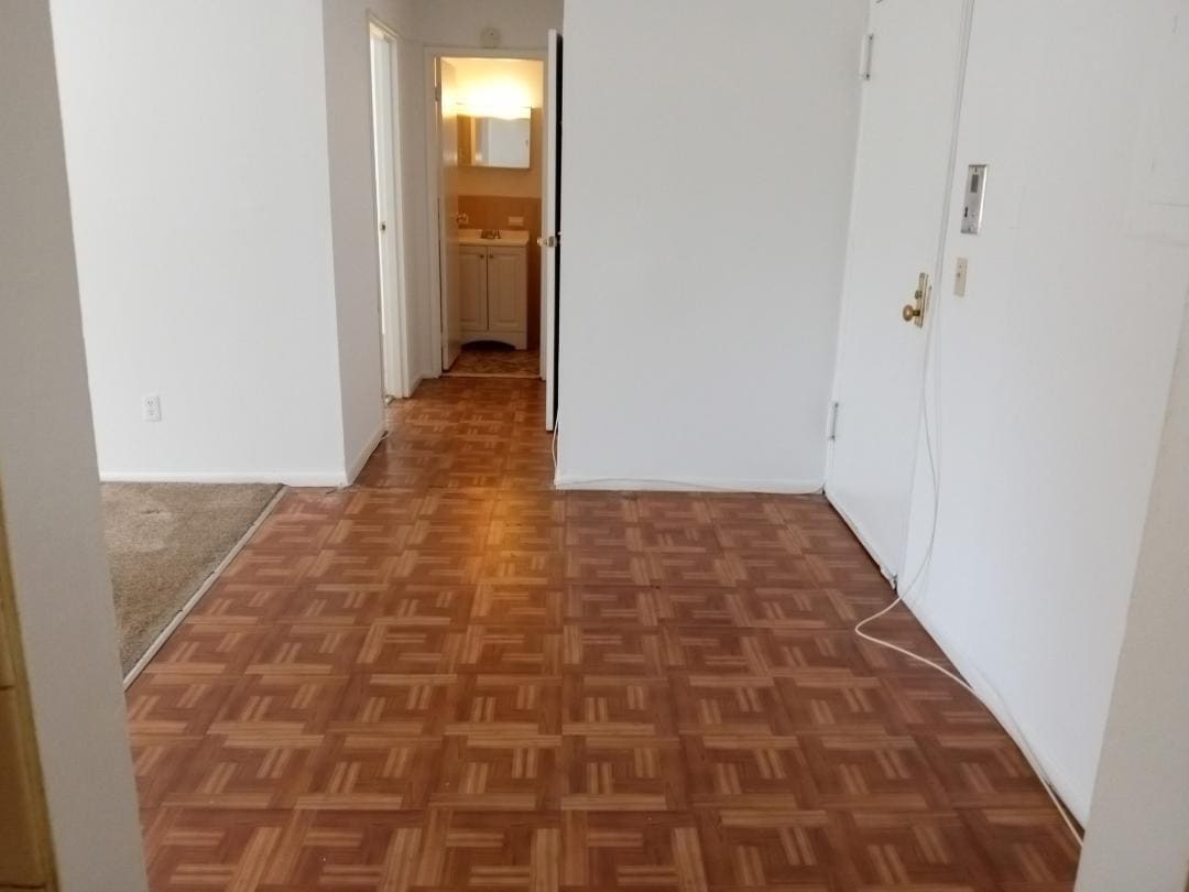 Unit entry - 1315 Noble Ave