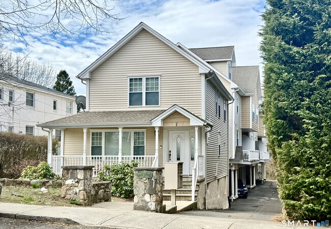 Building Photo - 27 Ferris Ave