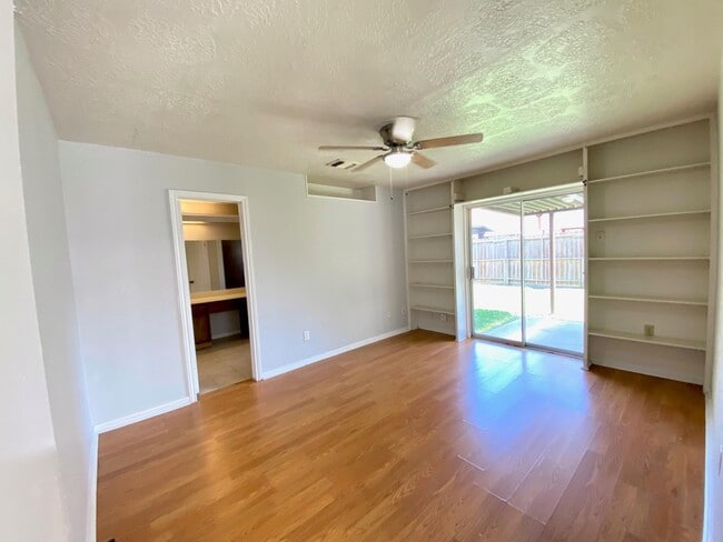 Building Photo - 908 Littleport Ln